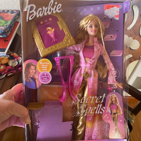 Secret Spells Barbie Doll 2003 Mattel B2787 & A Trick School Book NIB - Picture 2 of 5